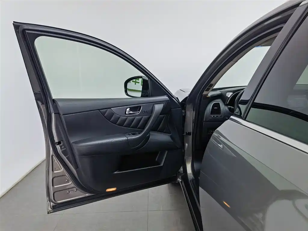 Infiniti FX 2011 FX35 Premium фото 8