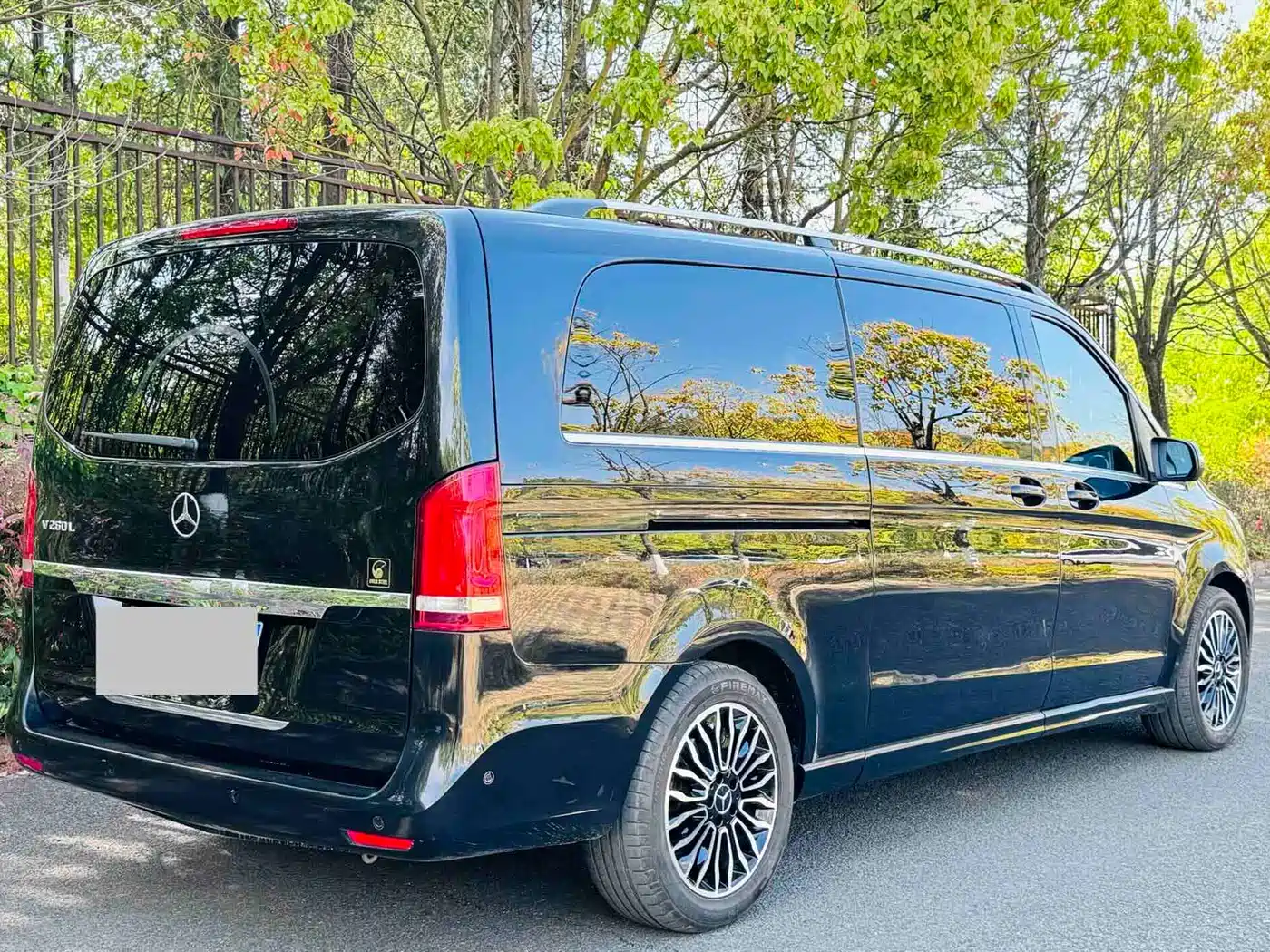 Mercedes-Benz V-Class 2017 Model V 260 L Premium Extended Edition фото 5
