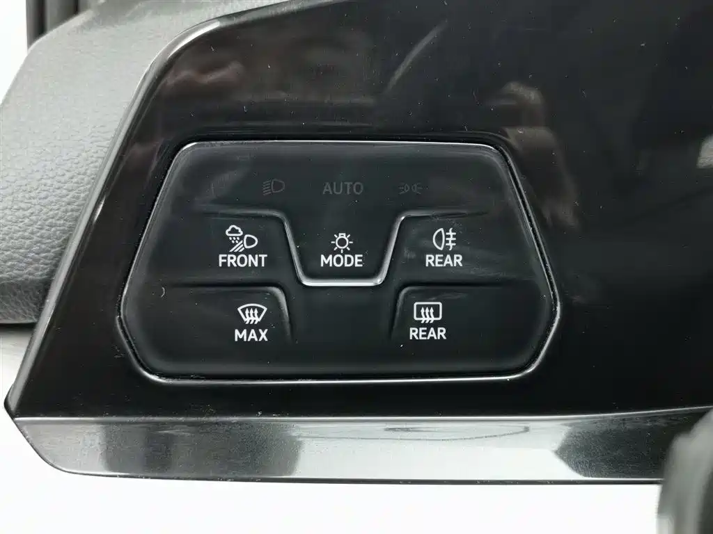 Volkswagen Golf 2021 280TSI DSG 30th Anniversary Edition фото 21