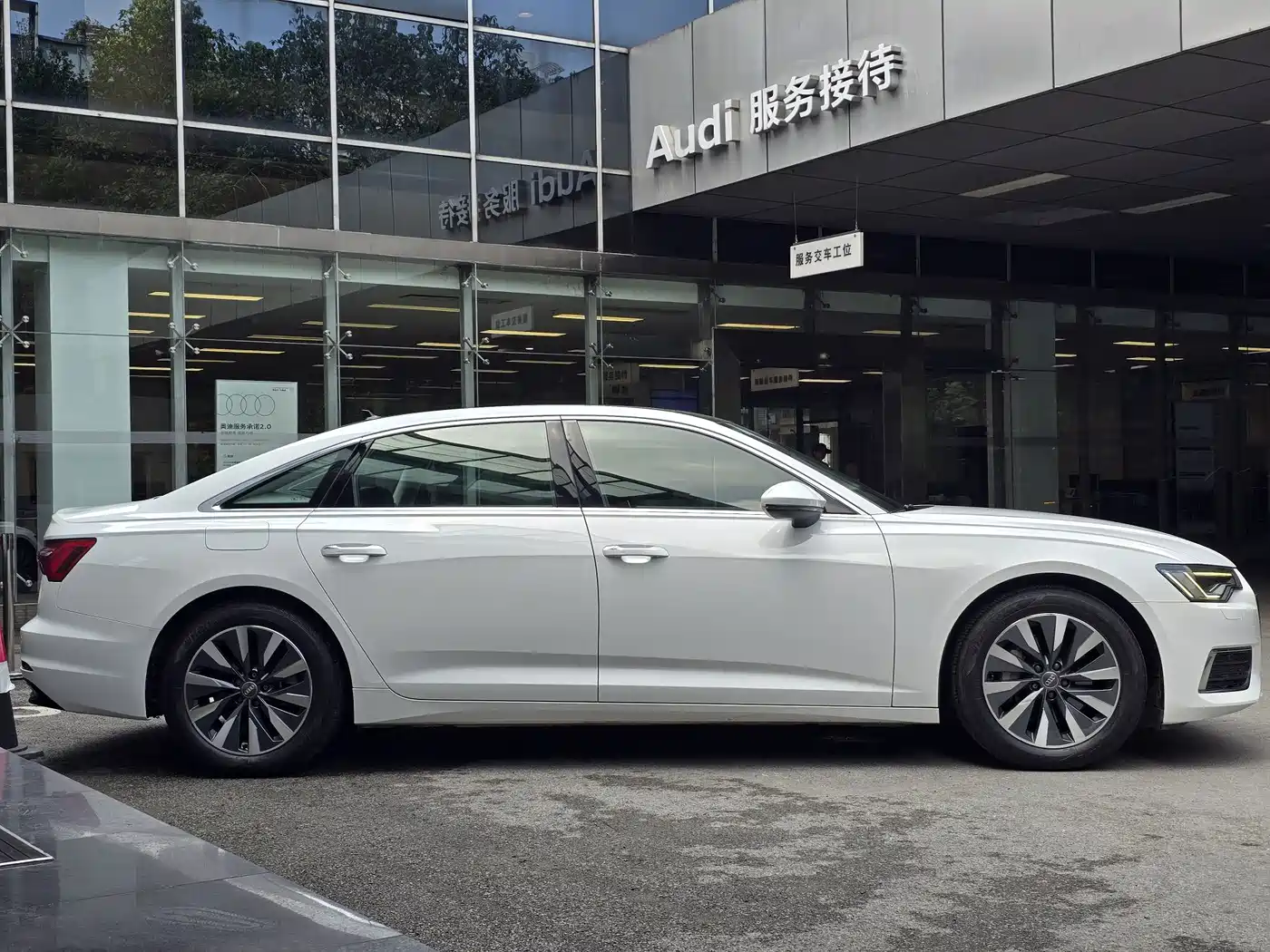 Фото 5 - Audi A6L