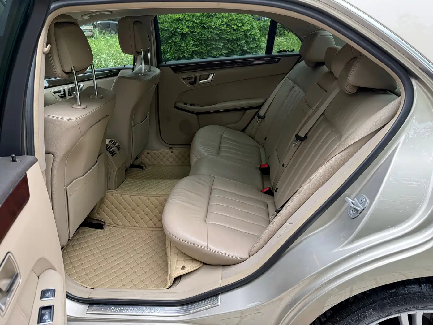 Mercedes-Benz E-Class 2012 E 300 L Fashion фото 12
