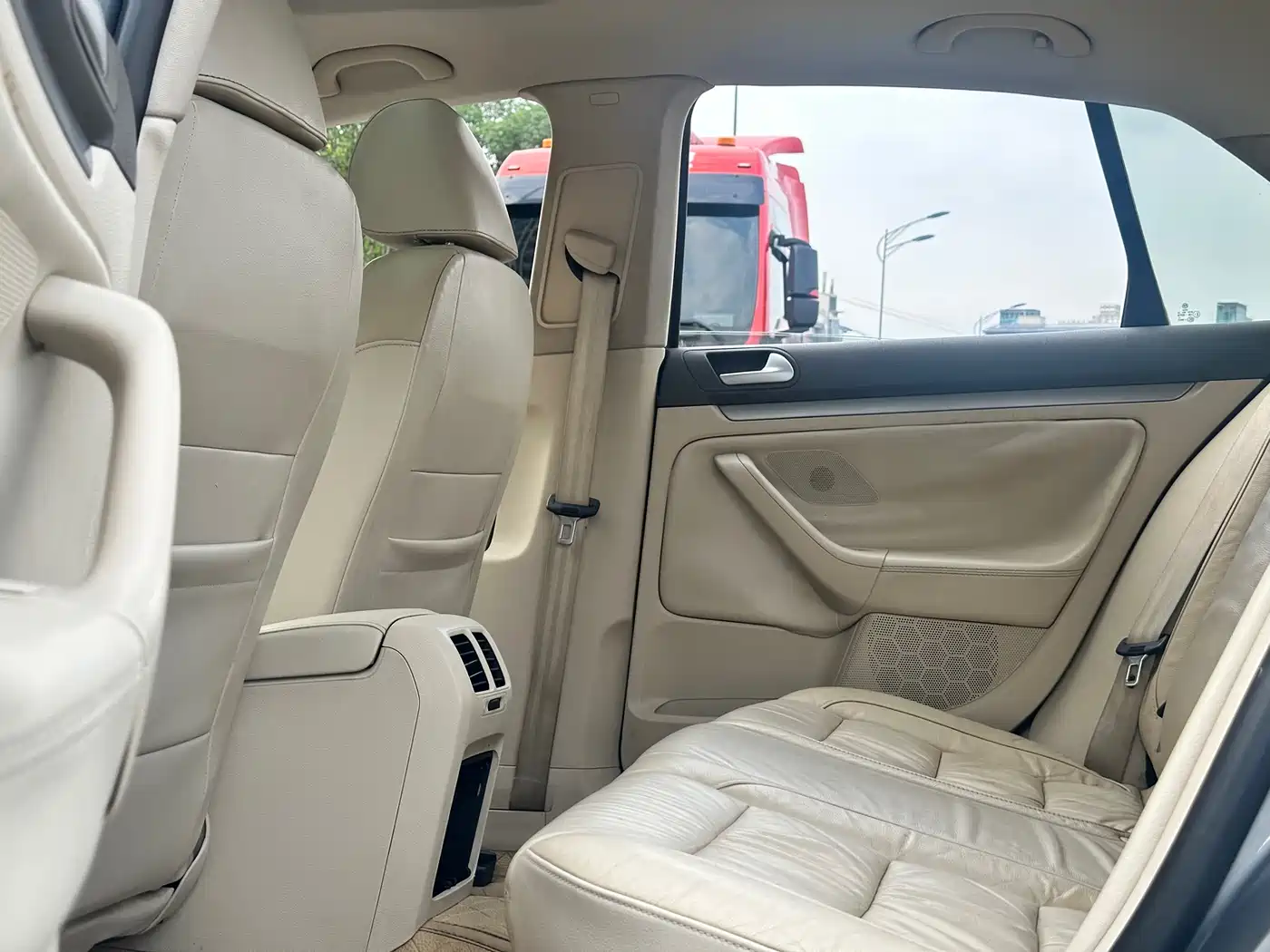 Volkswagen Sagitar 2010 1.4TSI Automatic Luxury фото 34