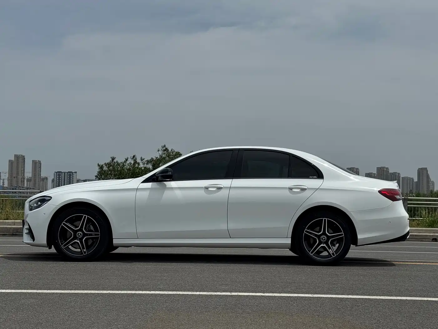 MERCEDES-BENZ E-CLASS (IMPORTED)