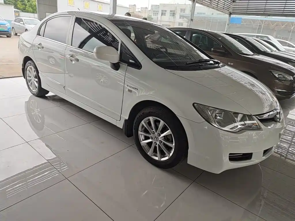 CIIMO CIIMO 2015 2015 1.8L Automatic Comfort Edition