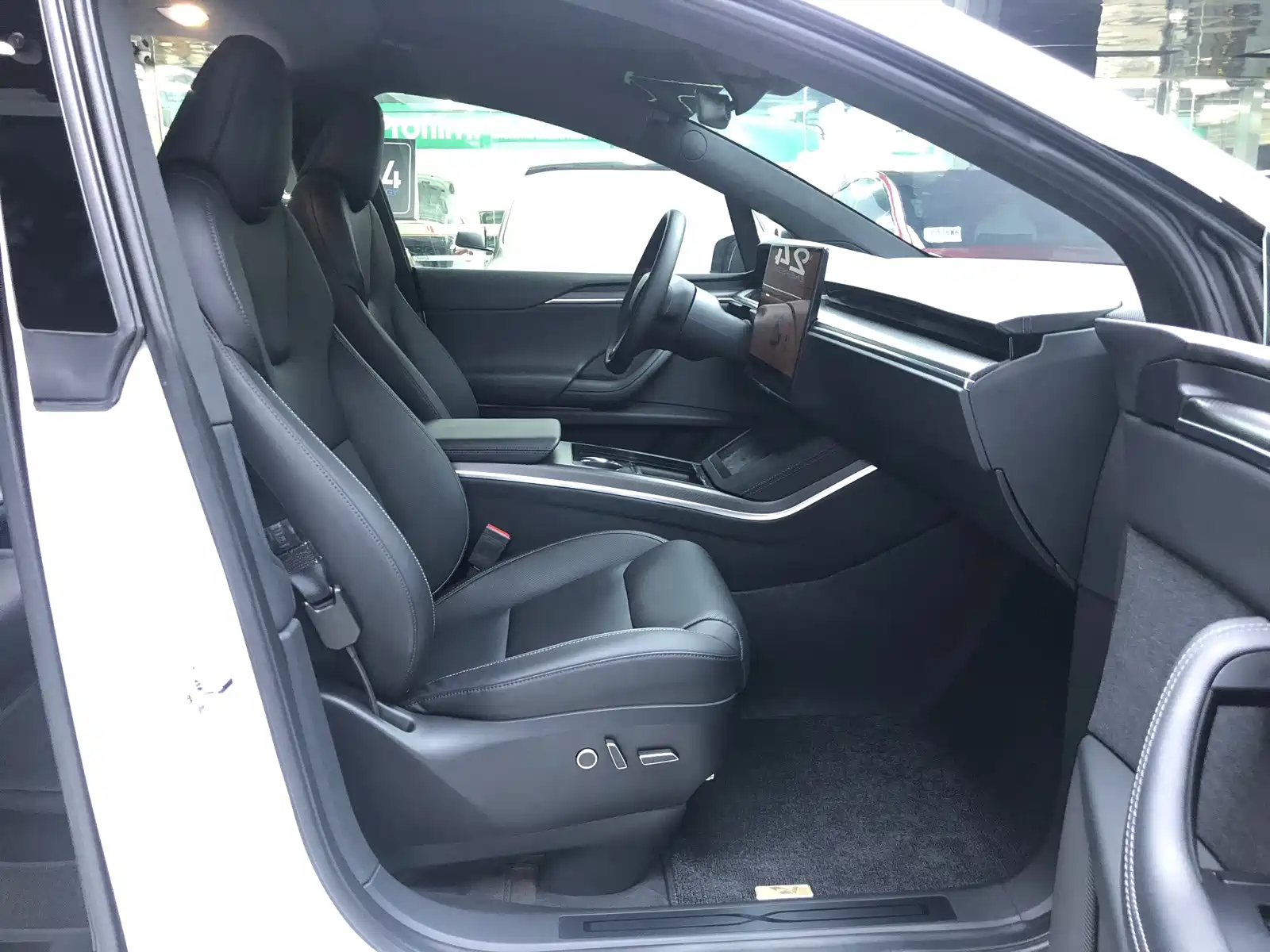 Фото 11 - Tesla Model X