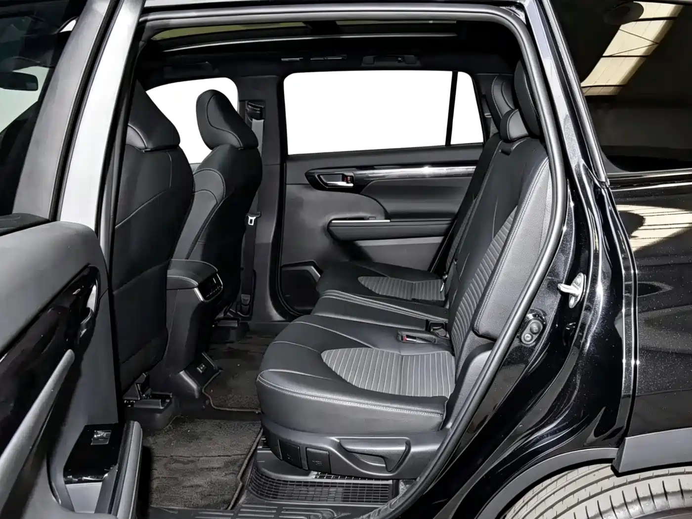 Toyota Crown Kluger 2021 2.5L HEV 4WD Premium фото 10