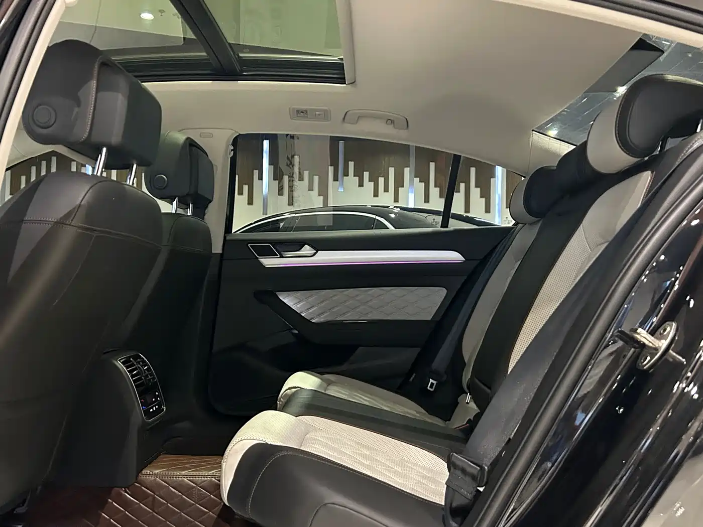 Volkswagen Magotan 2023 Model 2 Million Commemorative Edition 330TSI DSG Luxury фото 20