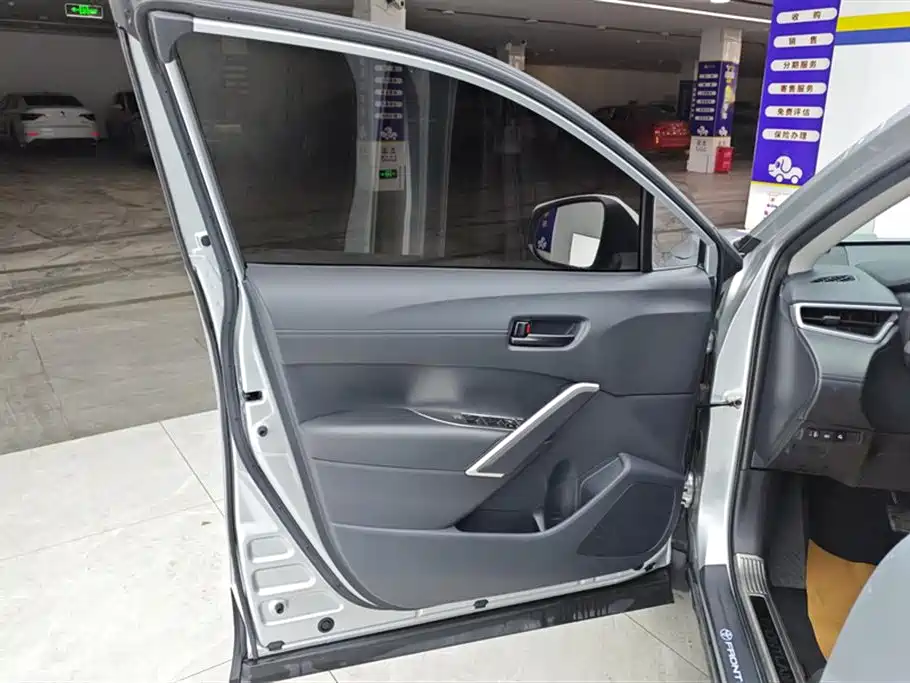 Toyota Frontlander 2023 2.0L CVT Leading Edition фото 7