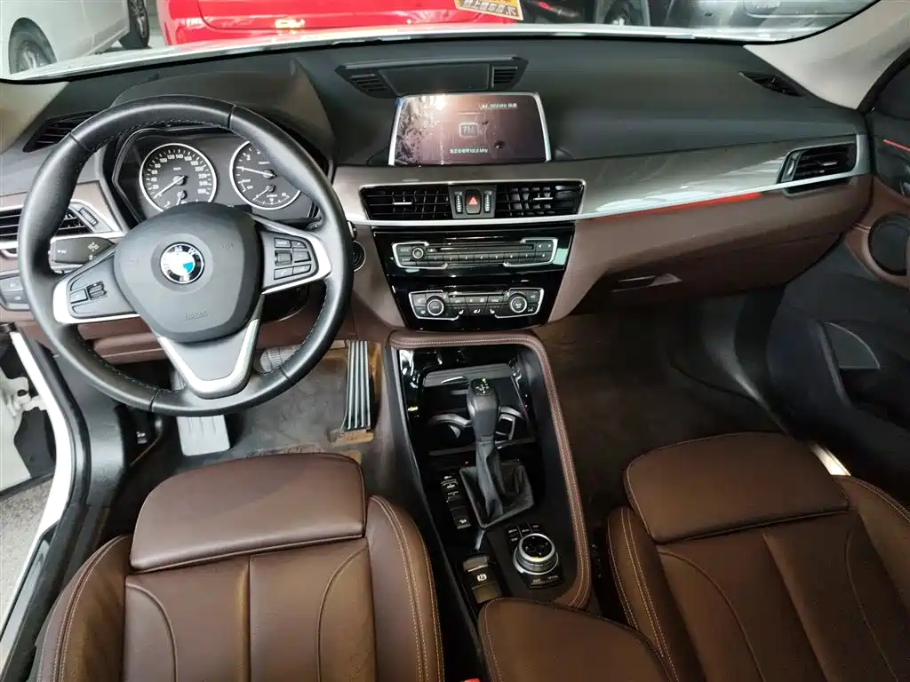 BMW X1 2018 xDrive20Li Premium Model фото 10