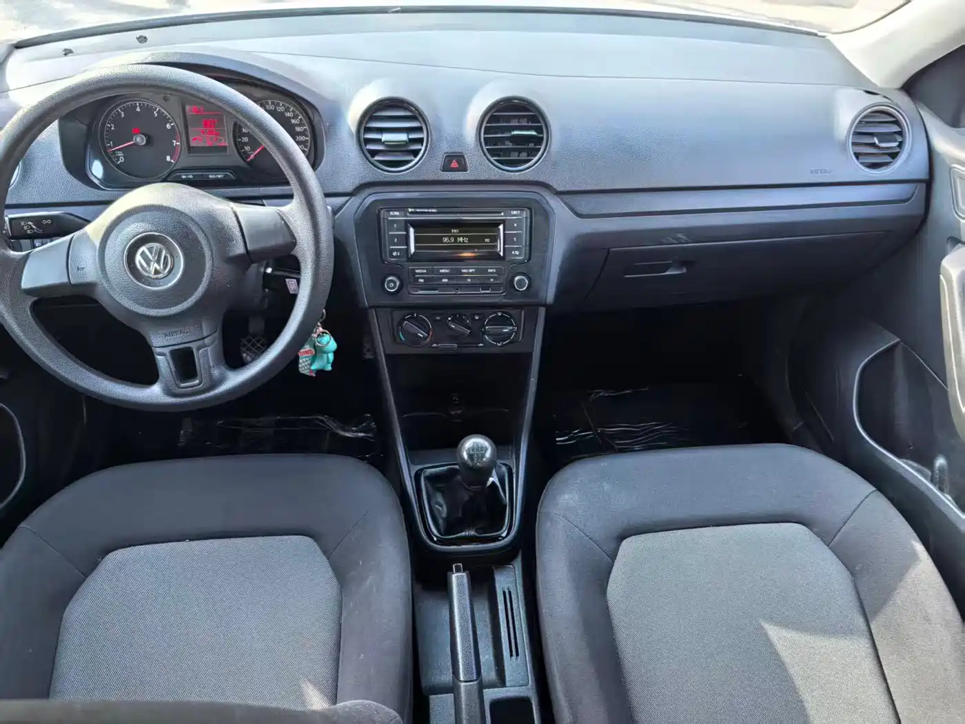 Volkswagen Jetta 2015 1.6L Manual Trend фото 11