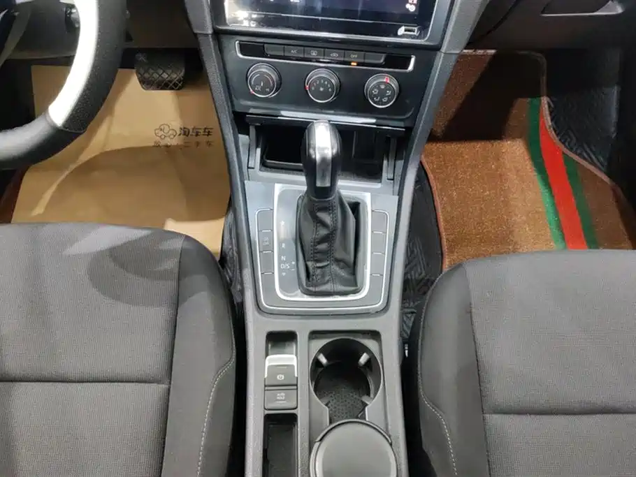 Volkswagen Golf 2020 200TSI DSG Comfort Progressive Edition фото 16