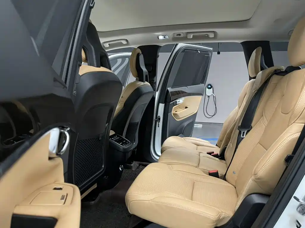 Фото 14 - Volvo XC90