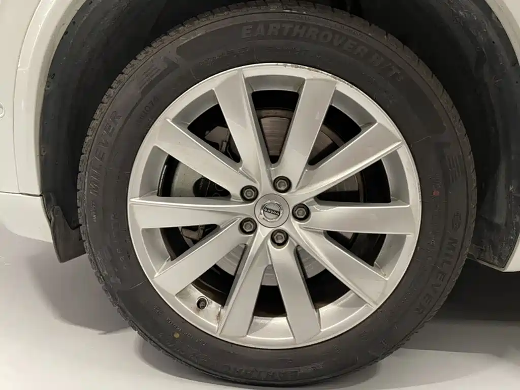 Фото 23 - Volvo XC90