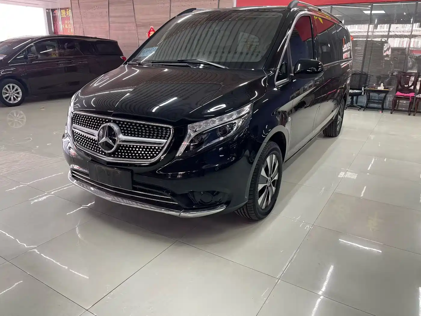Mercedes-Benz Vito 2023 2.0T Elite 7-Seater фото 2