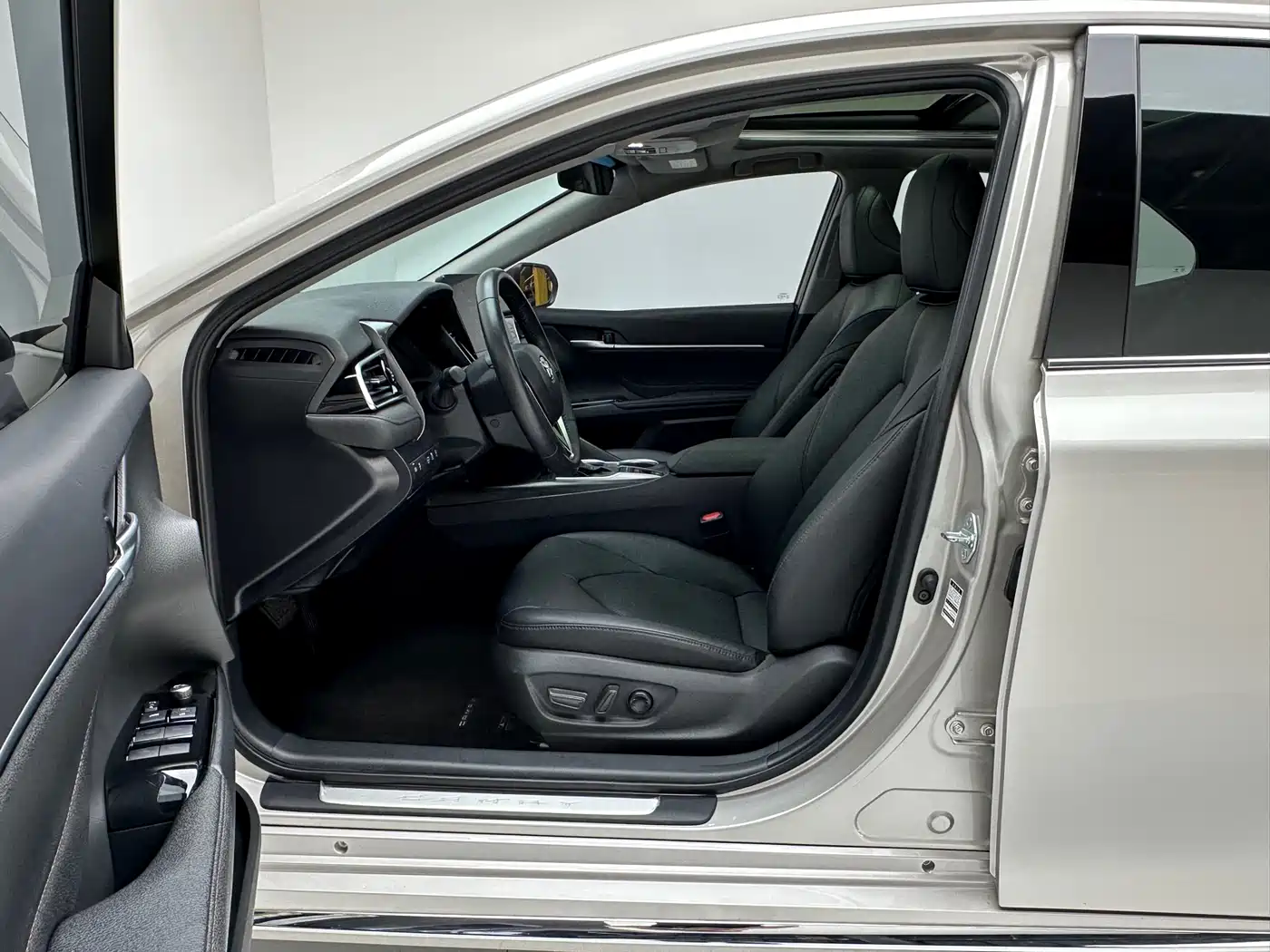 Toyota Camry 2023 2.5G Luxury Edition фото 7