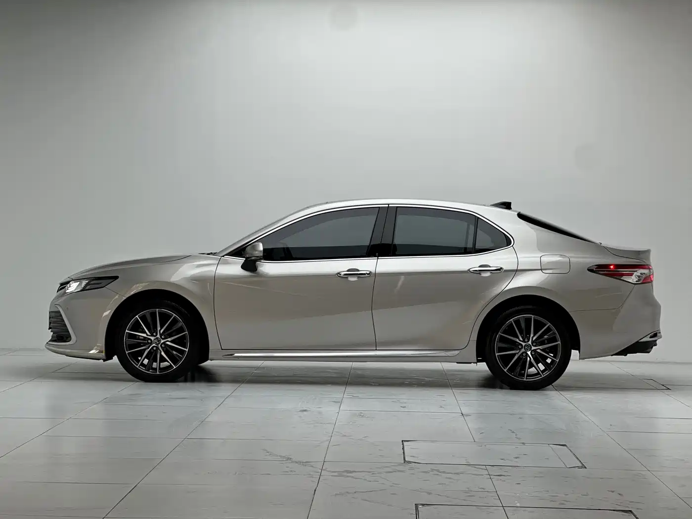 Toyota Camry 2023 2.5G Luxury Edition фото 22