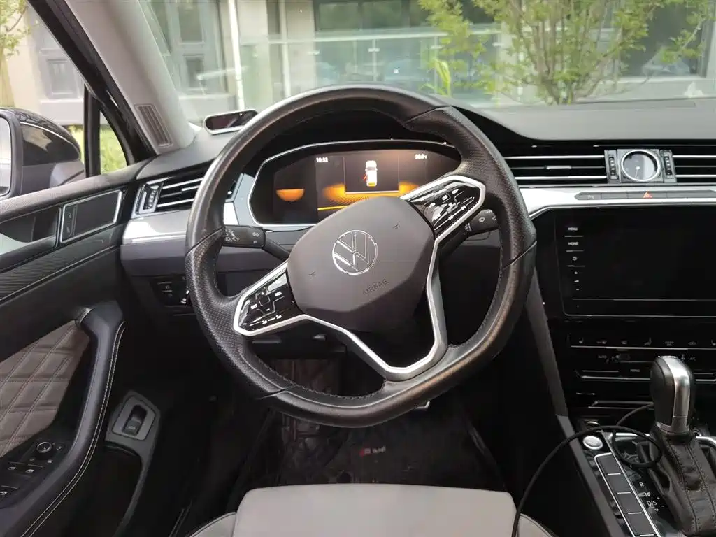 Volkswagen Magotan 2023 2 Million Units Anniversary Edition 330TSI DSG Leading Type фото 3
