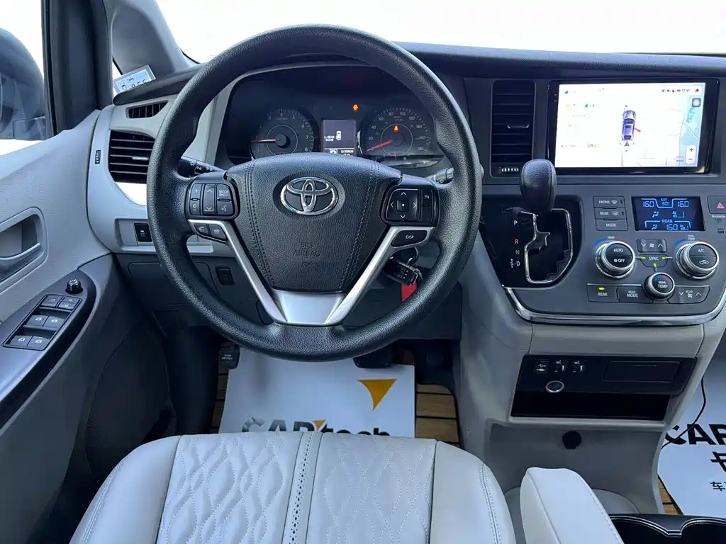 Photo 13 - Toyota Sienna
