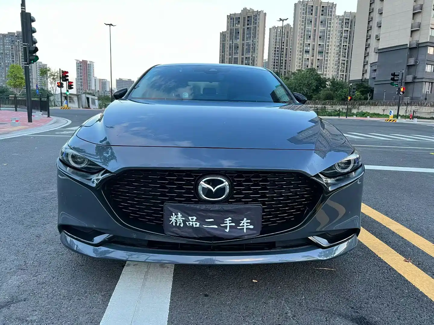 Photo 2 - Mazda Mazda 3