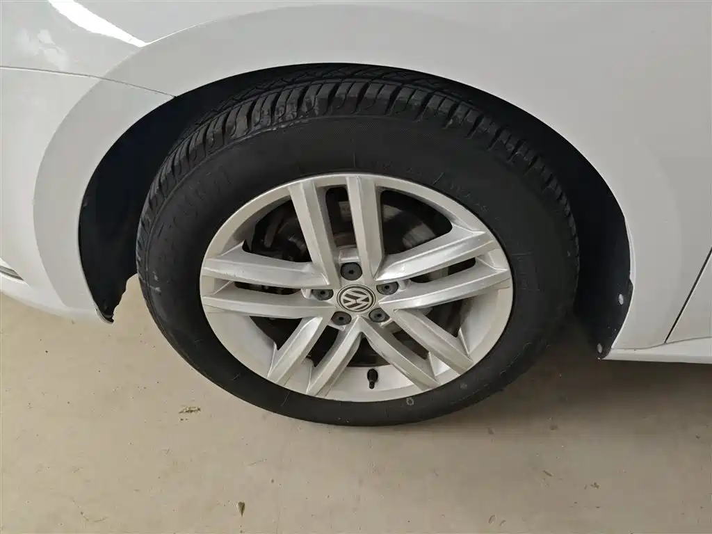Volkswagen Lavida Tour 2017 180TSI DSG Comfort Edition фото 23