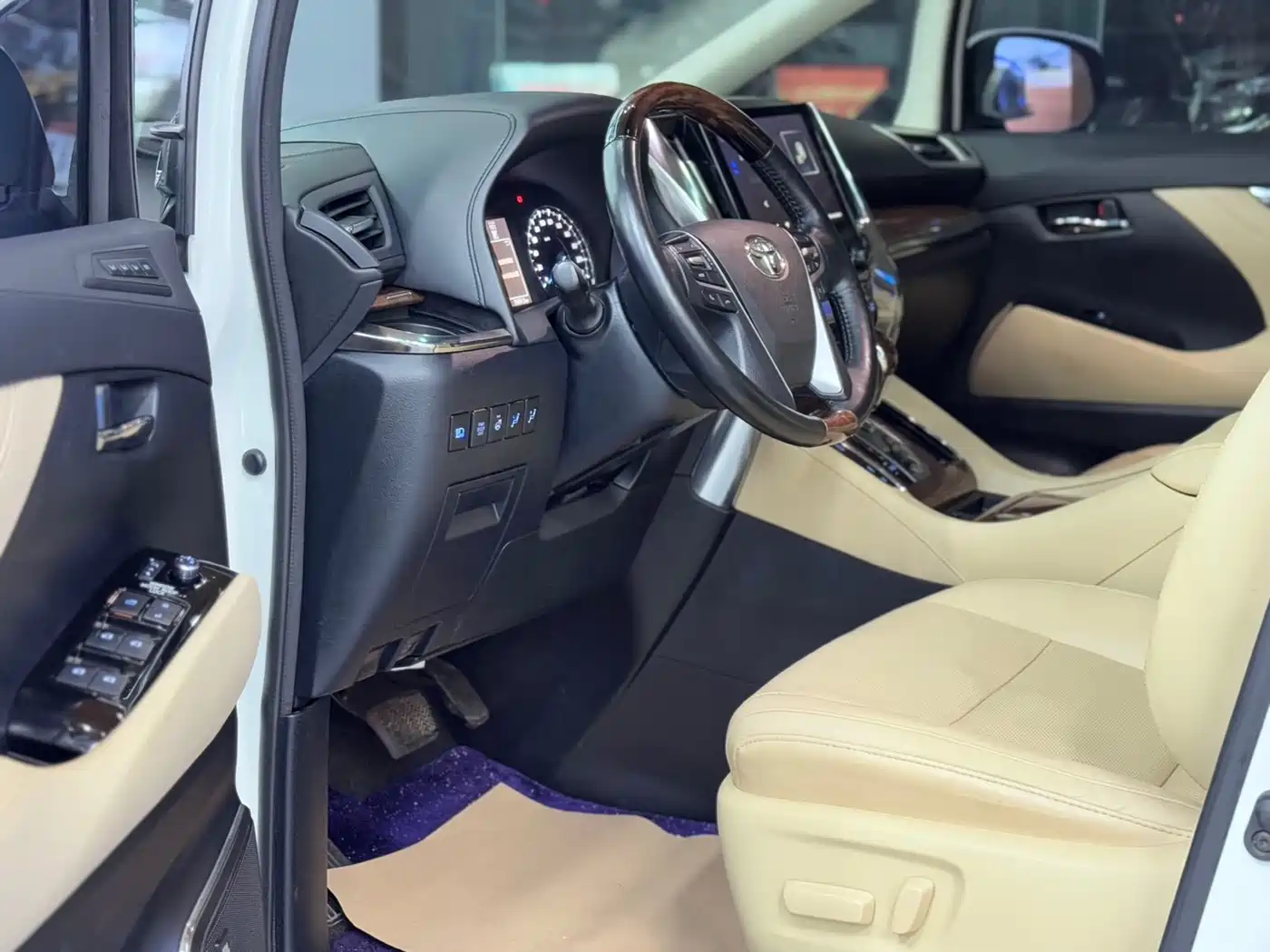 Toyota Alphard 2018 3.5L Premium фото 6