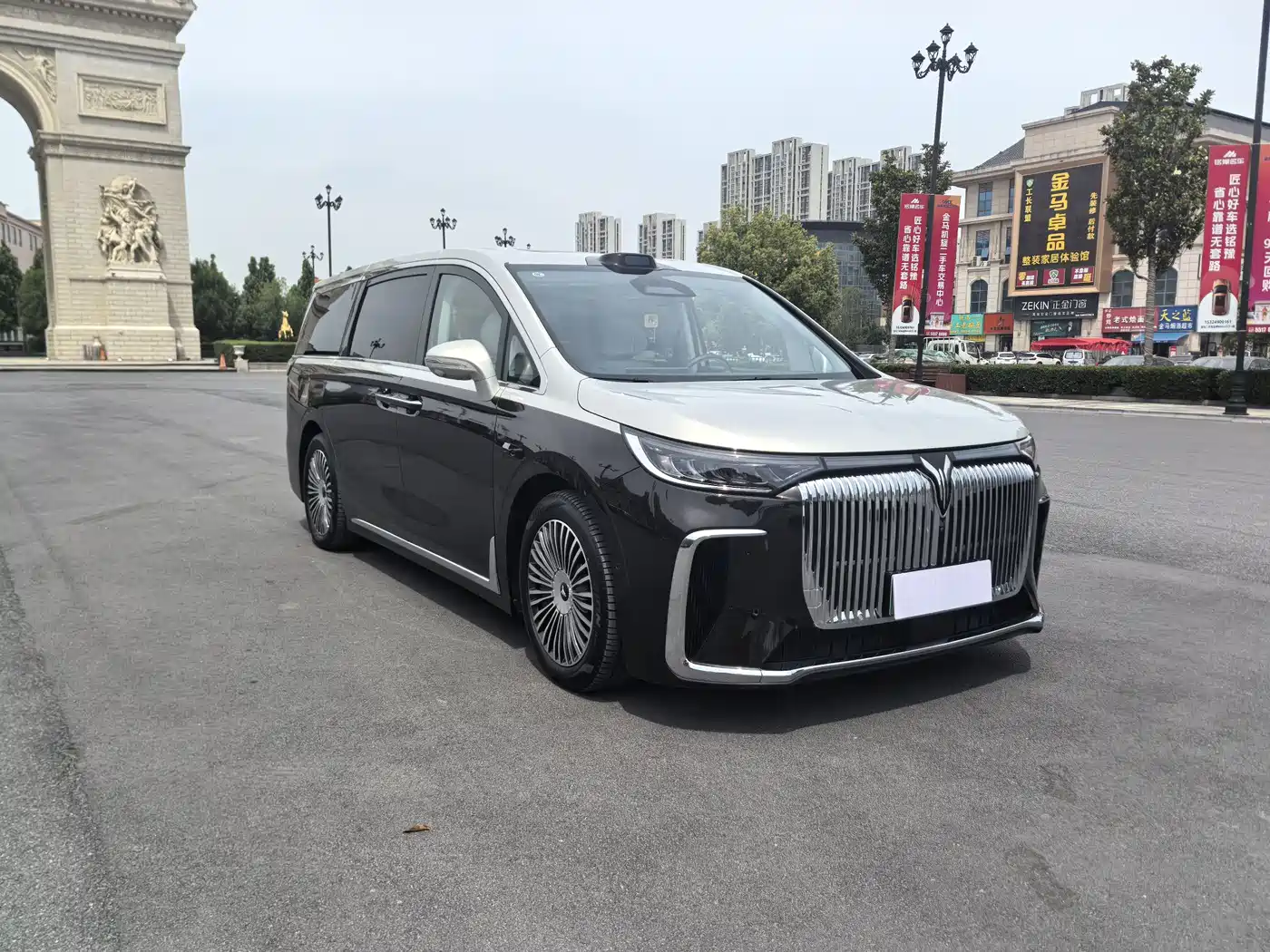 Voyah Auto Voyah Dreamer 2025 PHEV AWD Flagship Qian Kun Edition фото 3