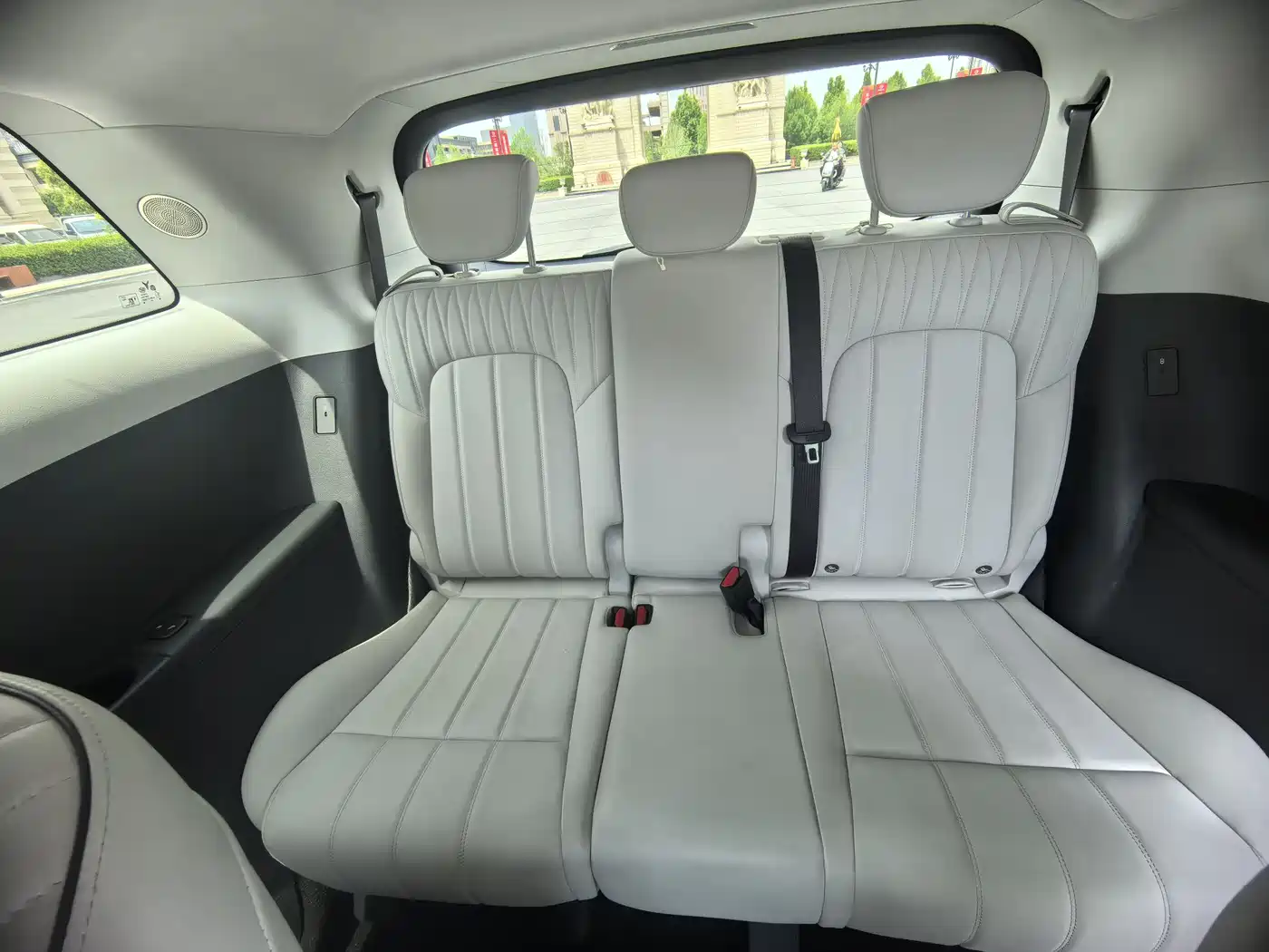 Voyah Auto Voyah Dreamer 2025 PHEV AWD Flagship Qian Kun Edition фото 19