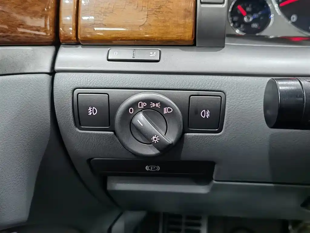 Volkswagen Phaeton 2009 Model 3.6L V6 5-seat Extended Comfort фото 21