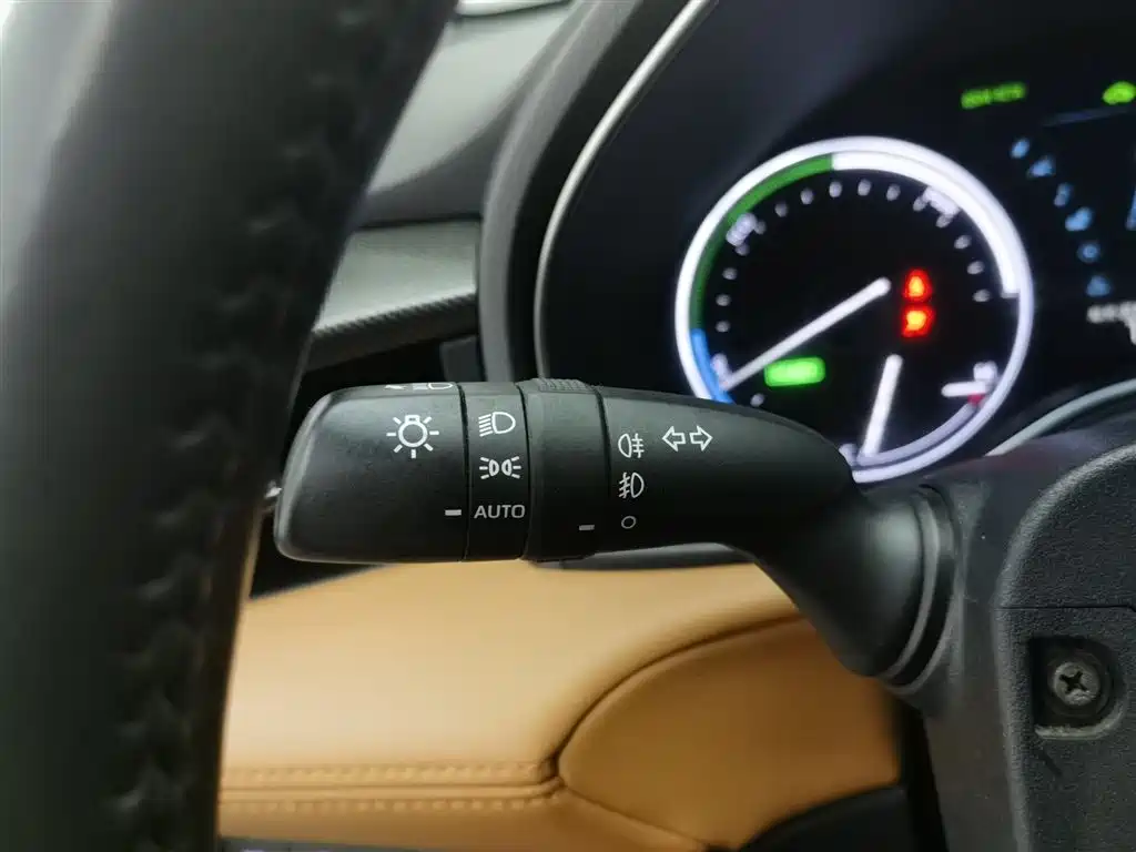 Toyota Avalon 2019 Hybrid 2.5L XLE Premium Edition China VI фото 21
