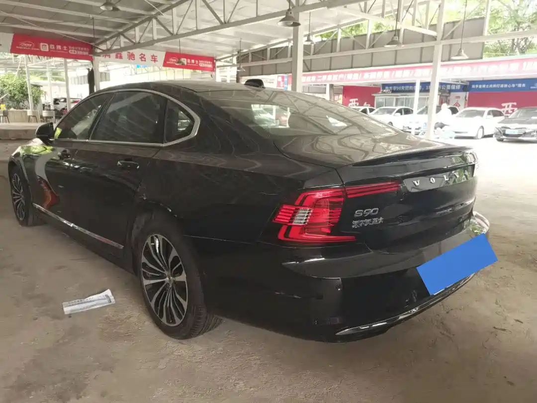 Volvo S90 2024 2024 B5 Momentum Luxury Edition