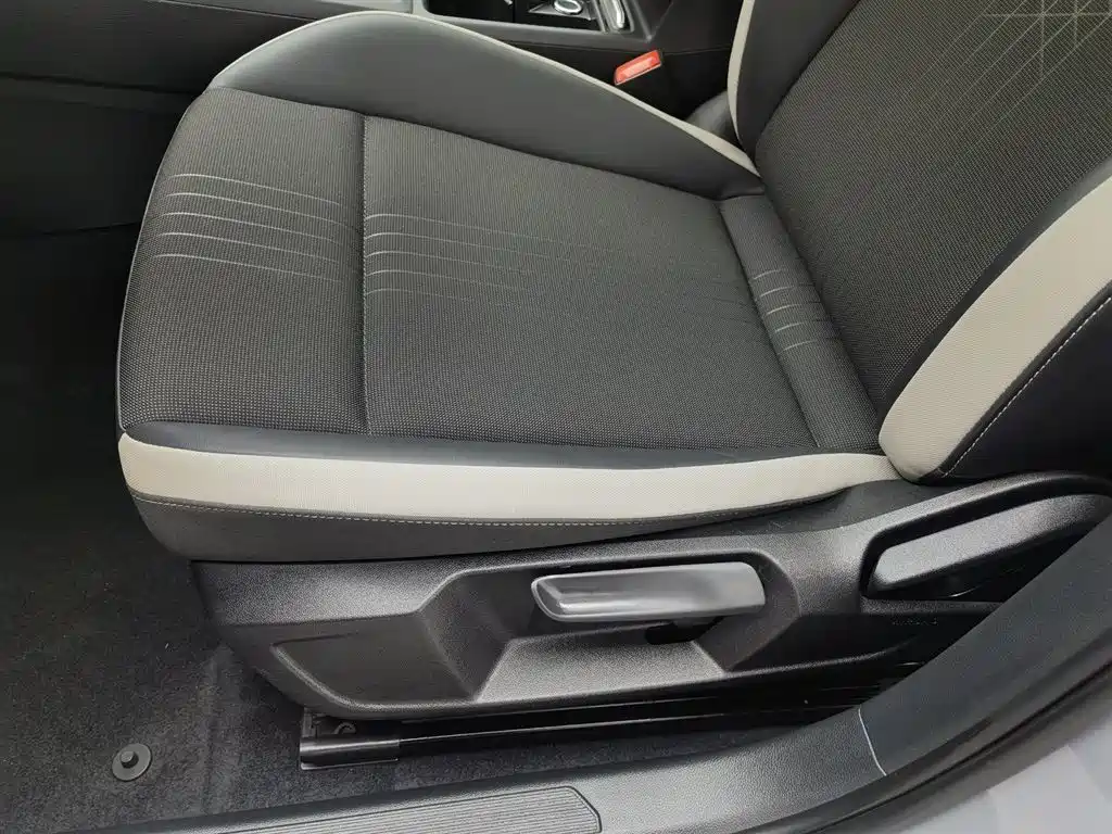 Volkswagen Golf 2023 Facelift 280TSI DSG Pro фото 20
