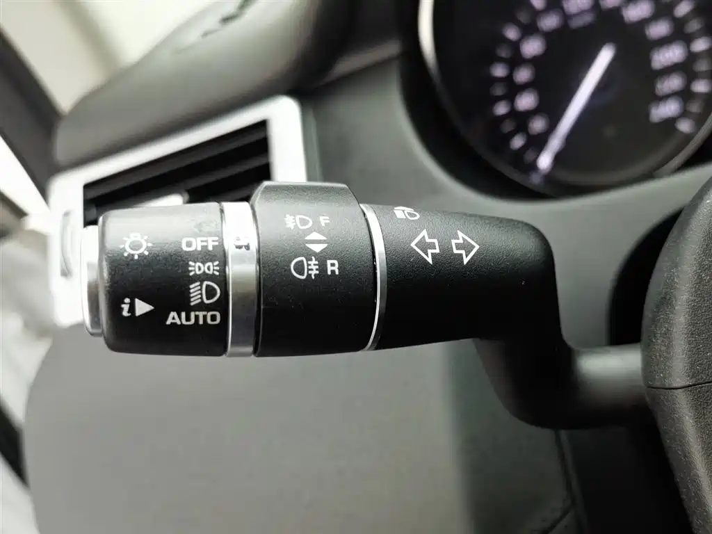 Land Rover Discovery Sport 2017 2.0T SE фото 21