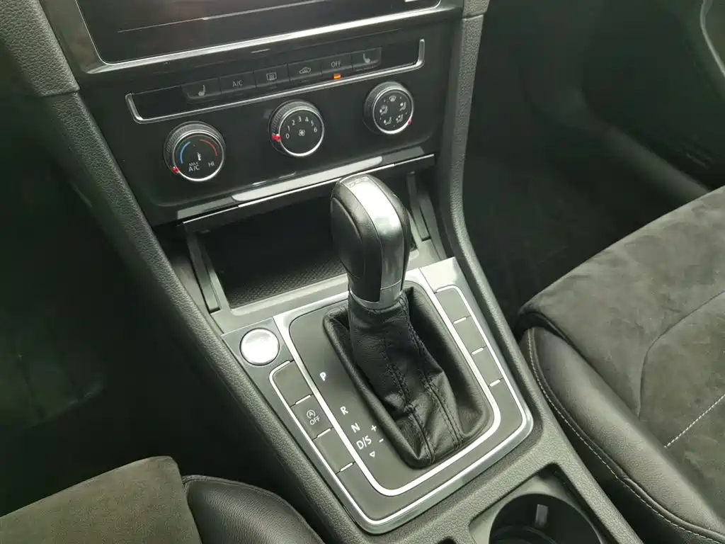 Volkswagen Golf 2020 Beloved Edition 280TSI DSG Luxury фото 13