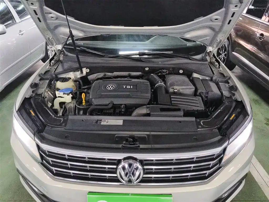 Volkswagen Passat 2016 330TSI DSG Honor Edition фото 16