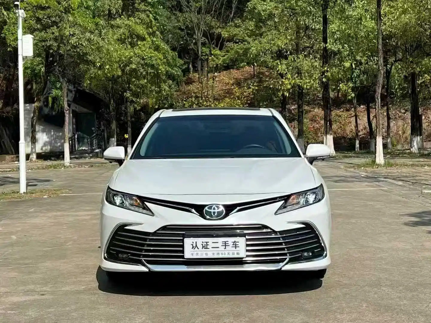 Фото 2 - Toyota Camry