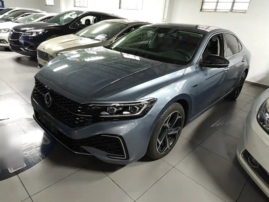 Volkswagen Passat 2023 Facelift 330TSI Starlight Luxury Edition