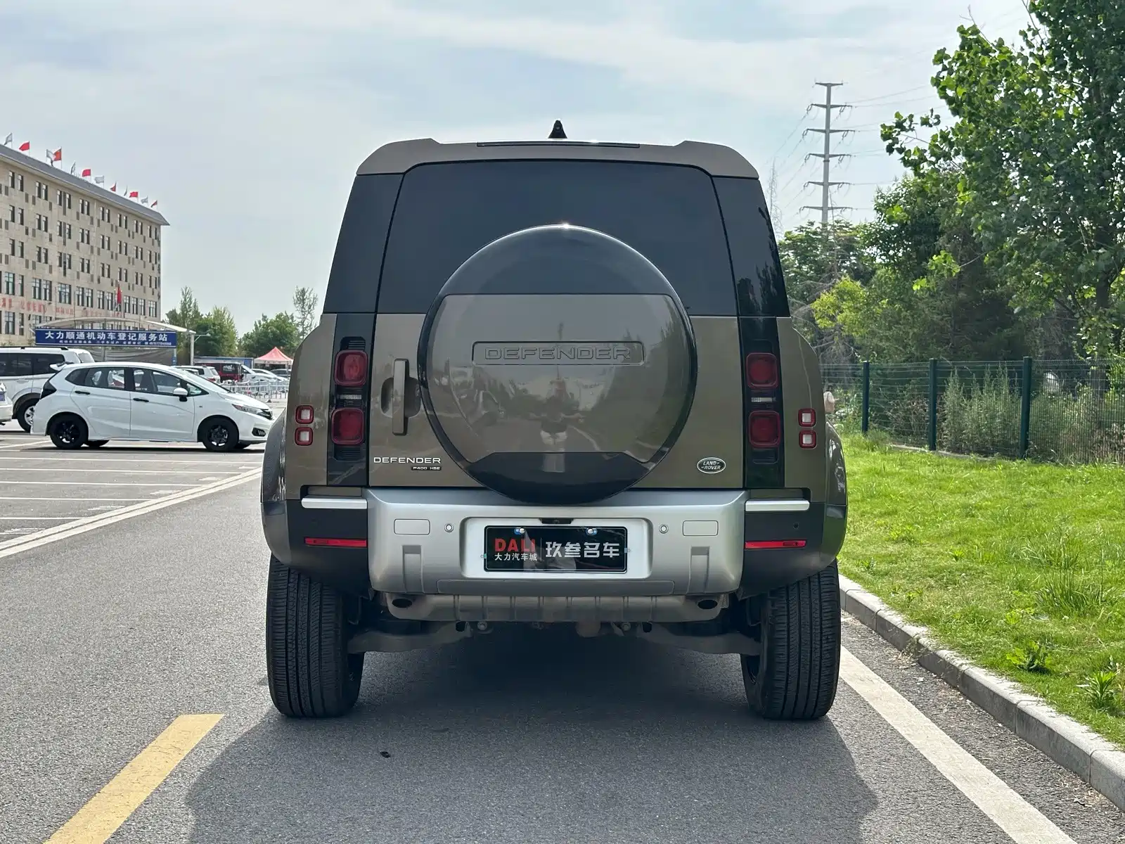 Photo 4 - Land Rover Defender