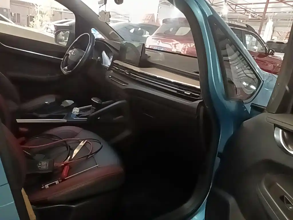 Фото 25 - Geely Vision X3