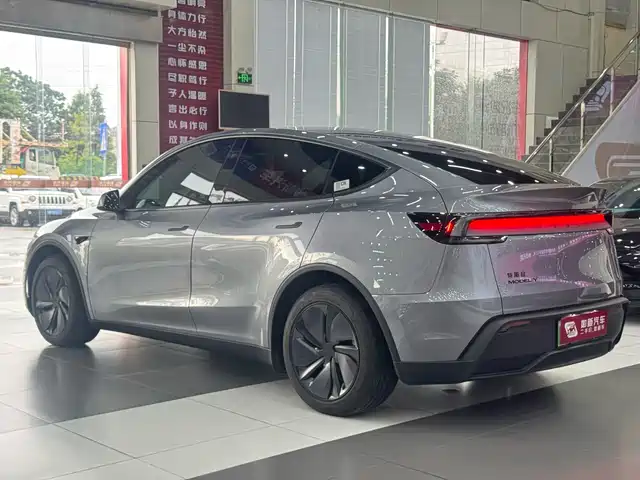 Tesla Model Y 2026 Rear-Wheel Drive — фото 4