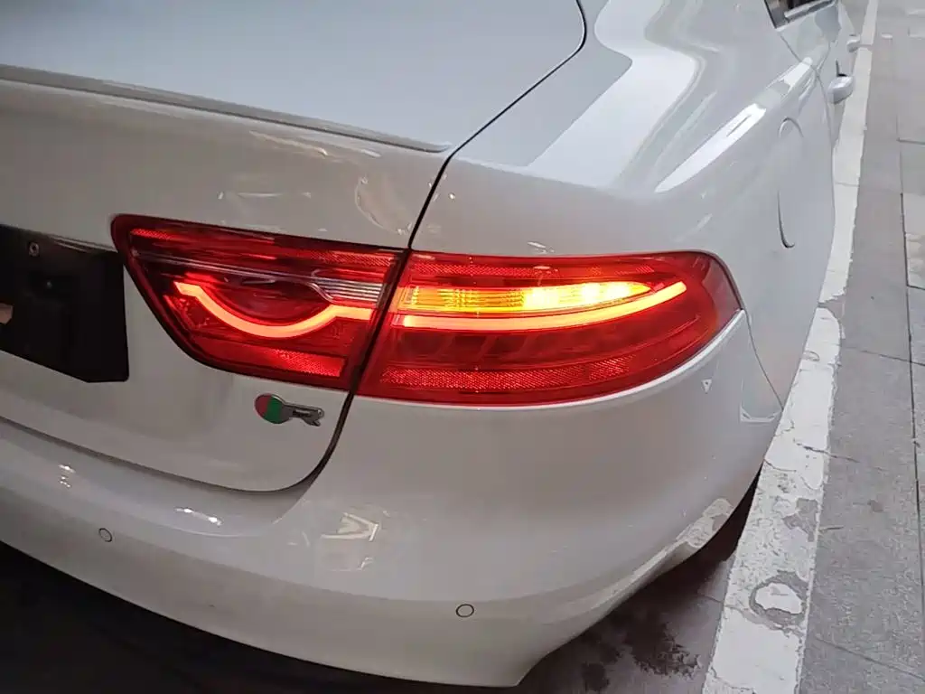 Jaguar XE 2017 2015 2.0T 200PS R-Sport