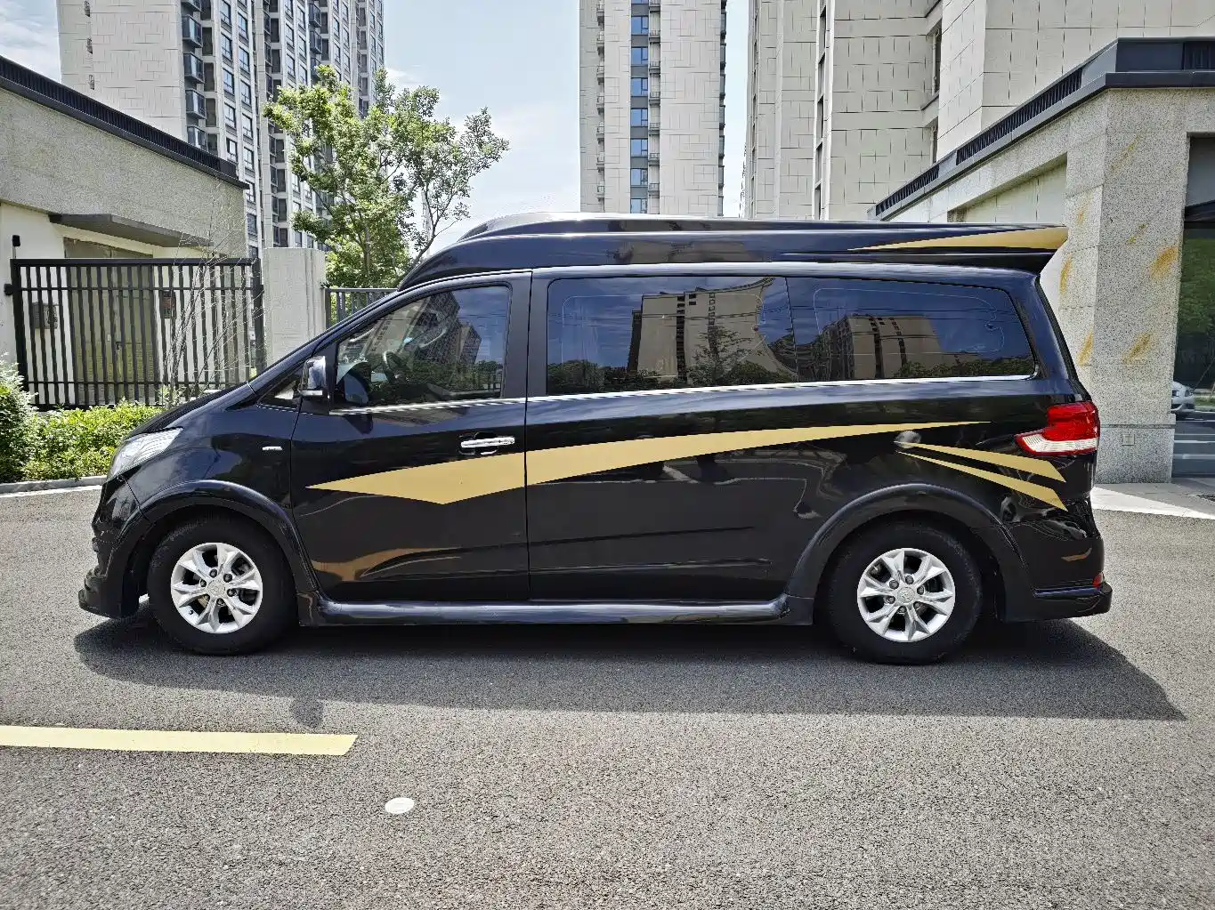 SAIC Maxus Maxus G10 2016 2014 Model Year 2.0T Auto Executive