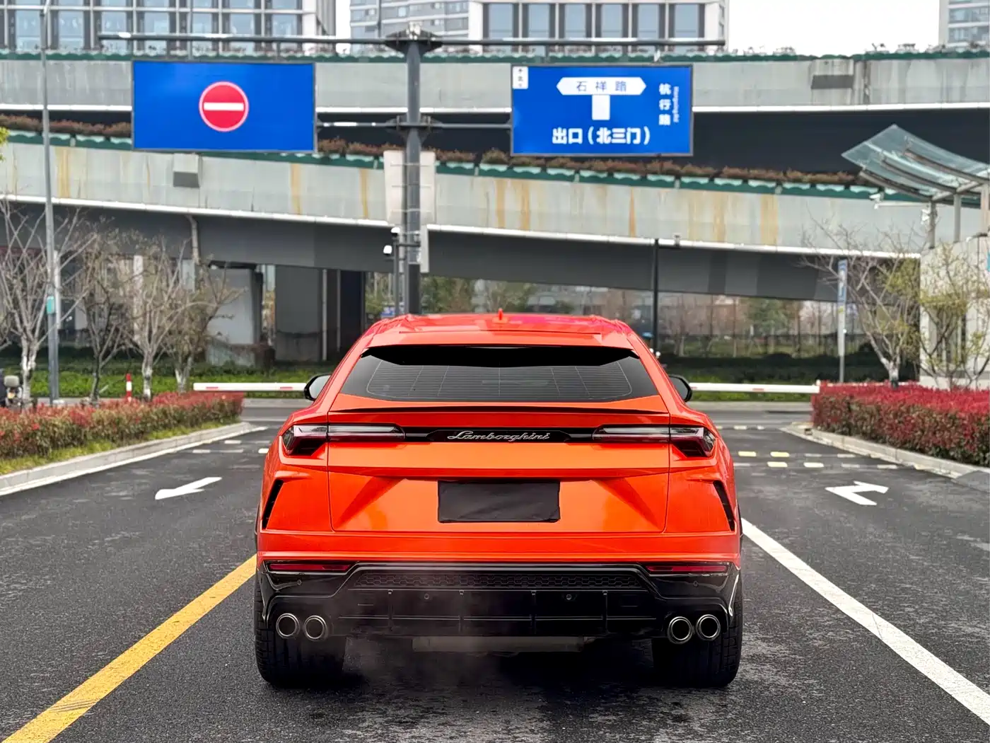LAMBORGHINI URUS