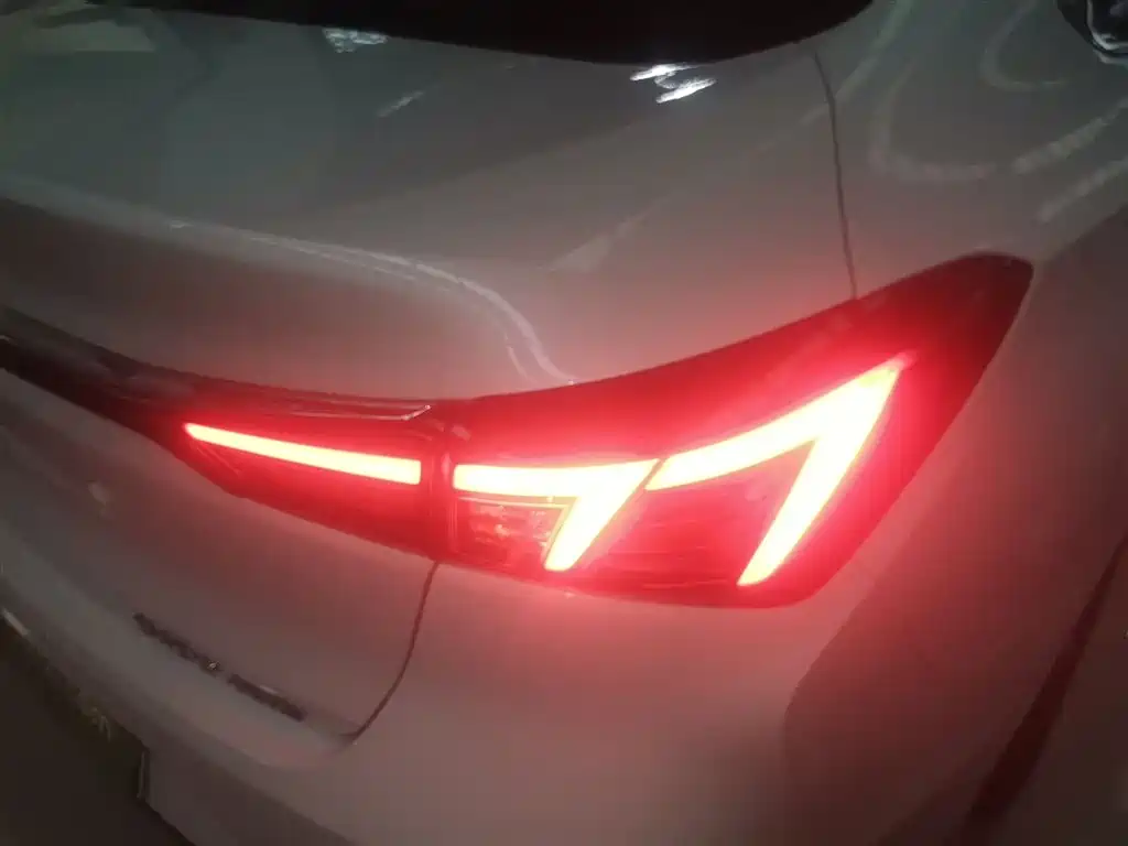 Фото 8 - Changan Eado