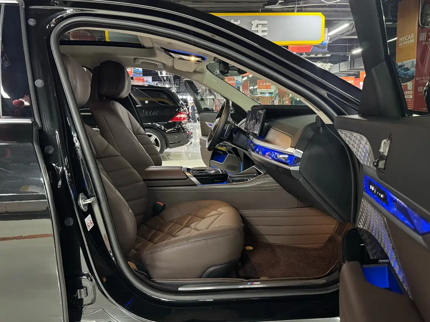 BMW 7 Series 2023 Model 735Li M Sport Package фото 15