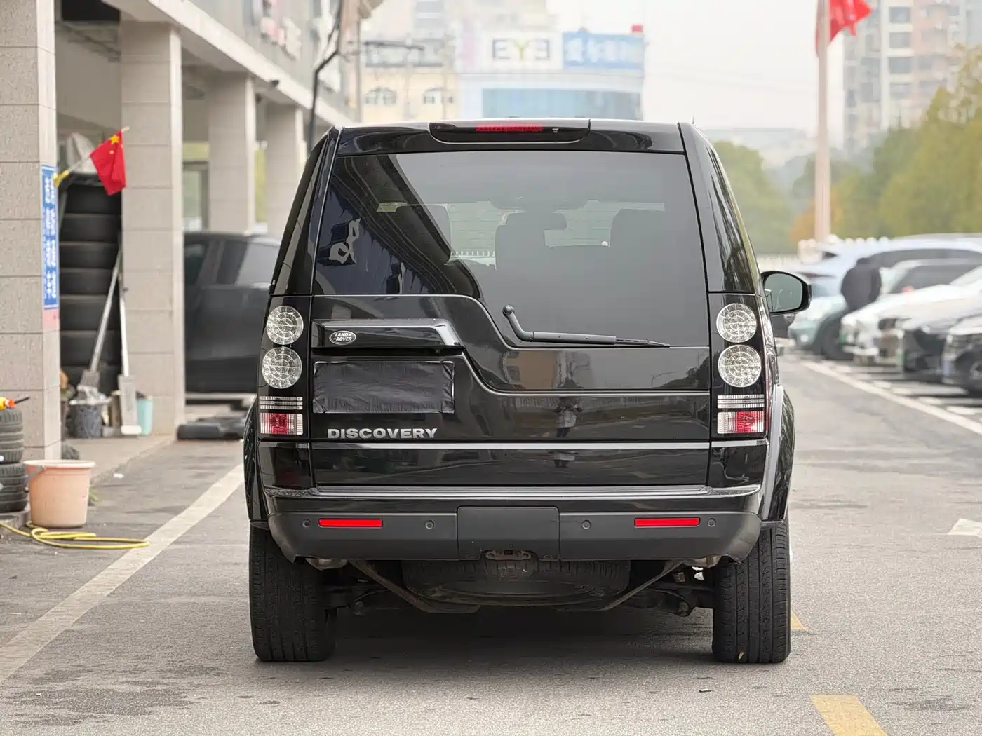 Land Rover Discovery 2015 3.0 SC V6 SE фото 14
