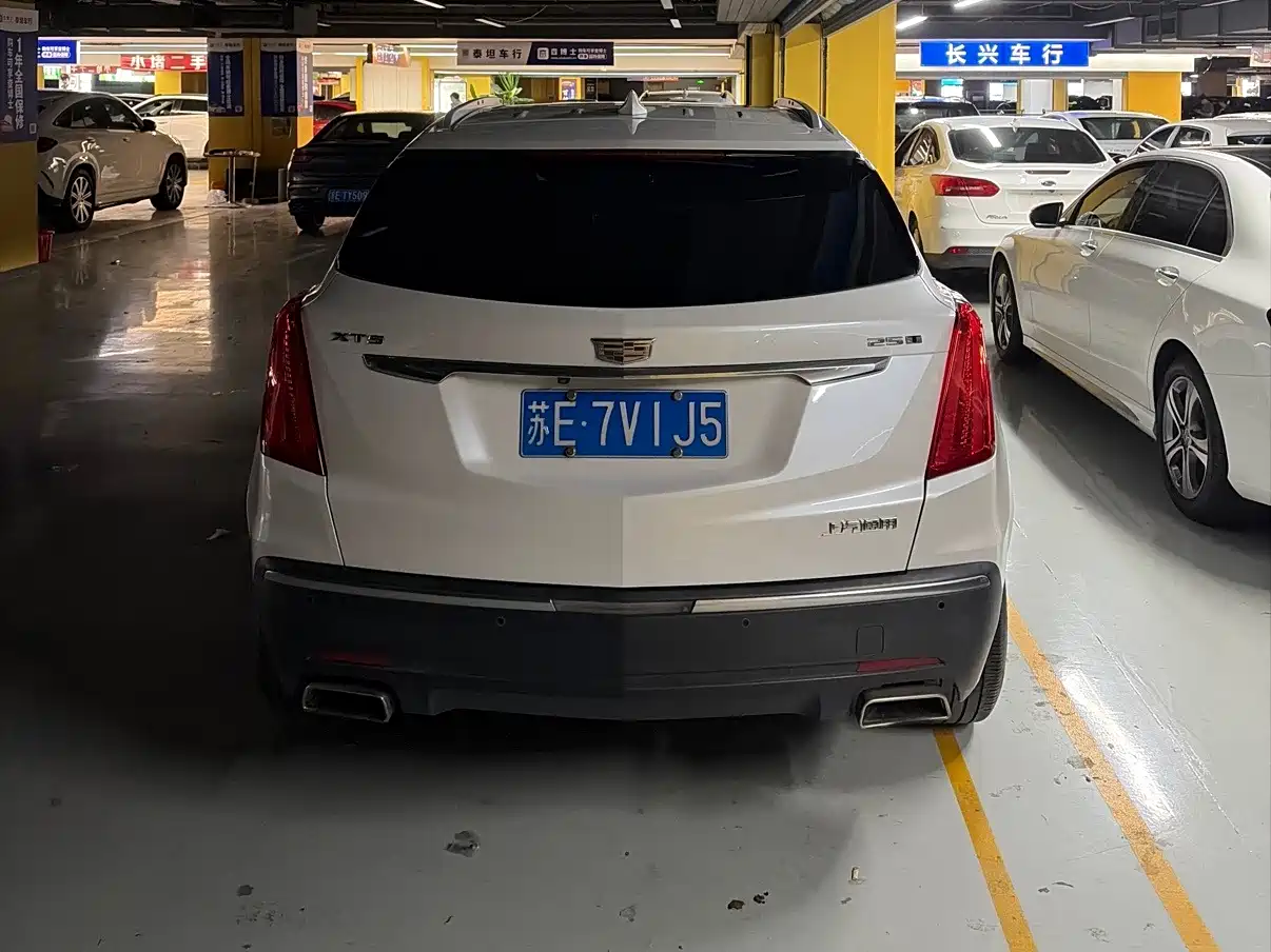 Cadillac XT5 2017 2016 25T Luxury Model