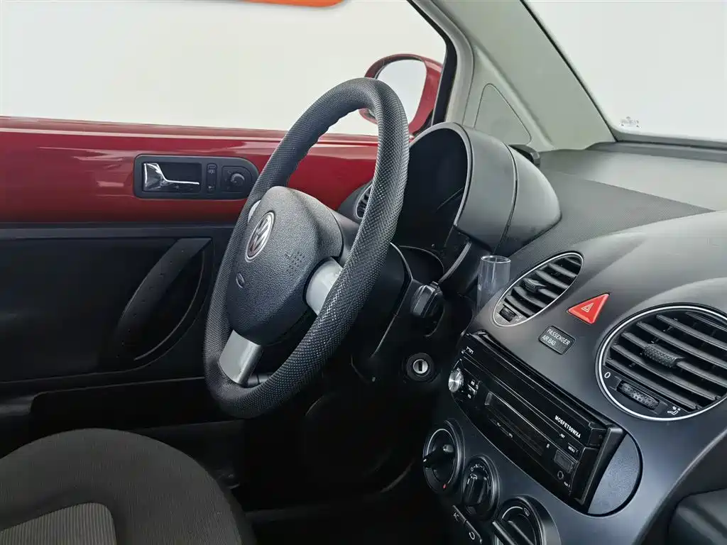 Volkswagen Beetle 2010 Model 1.6 AT фото 22