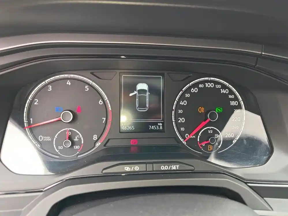 Volkswagen Polo 2019 Plus 1.5L Automatic Panorama Enjoyment Edition фото 9