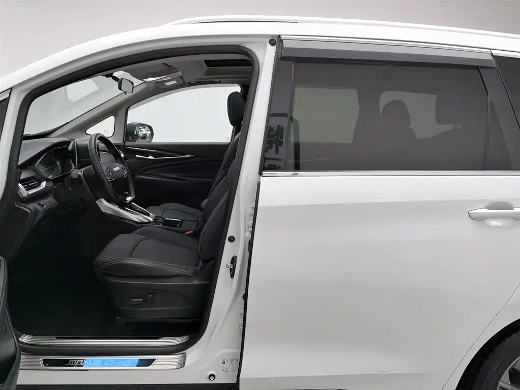 SAIC Maxus Maxus G50 2019 1.5T First Edition Automatic Luxury 6-Seater фото 10
