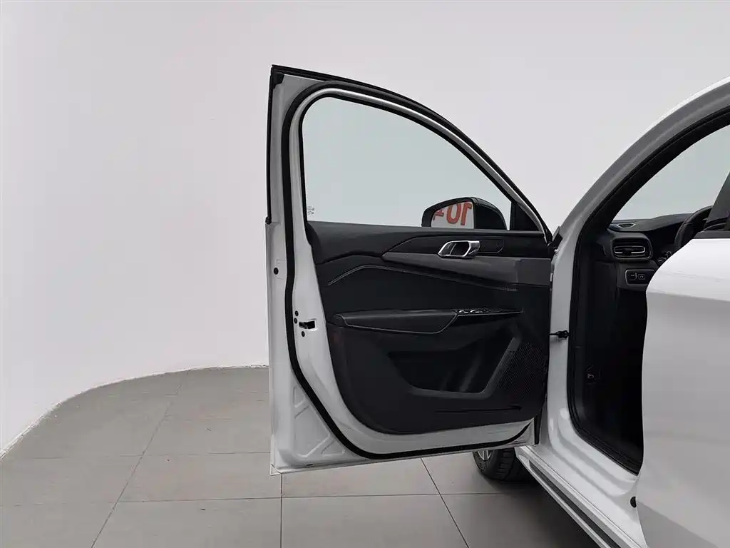 Lynk & Co 02 Hatchback 2022 2.0TD Plus фото 8
